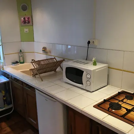 La Petite Maison De *