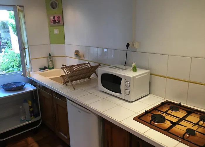 La Petite Maison De *