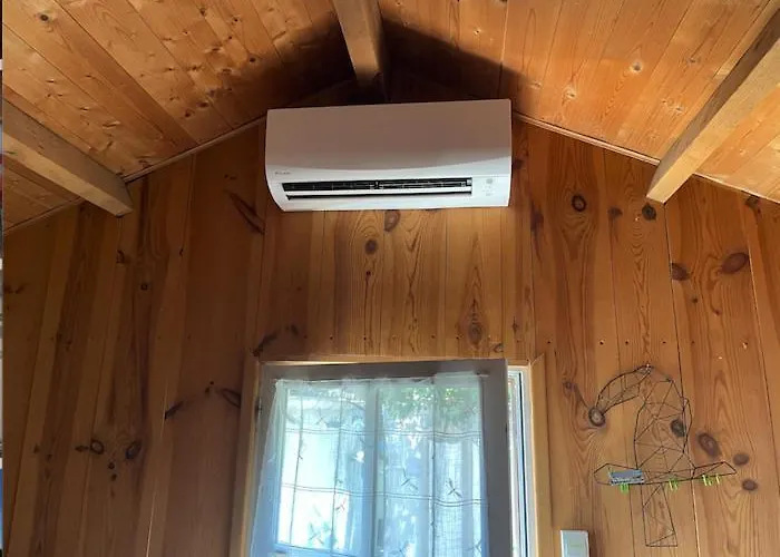 La Petite Maison De *